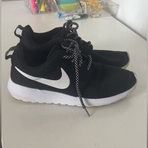 Nike Women’s Black and White Sneakers
